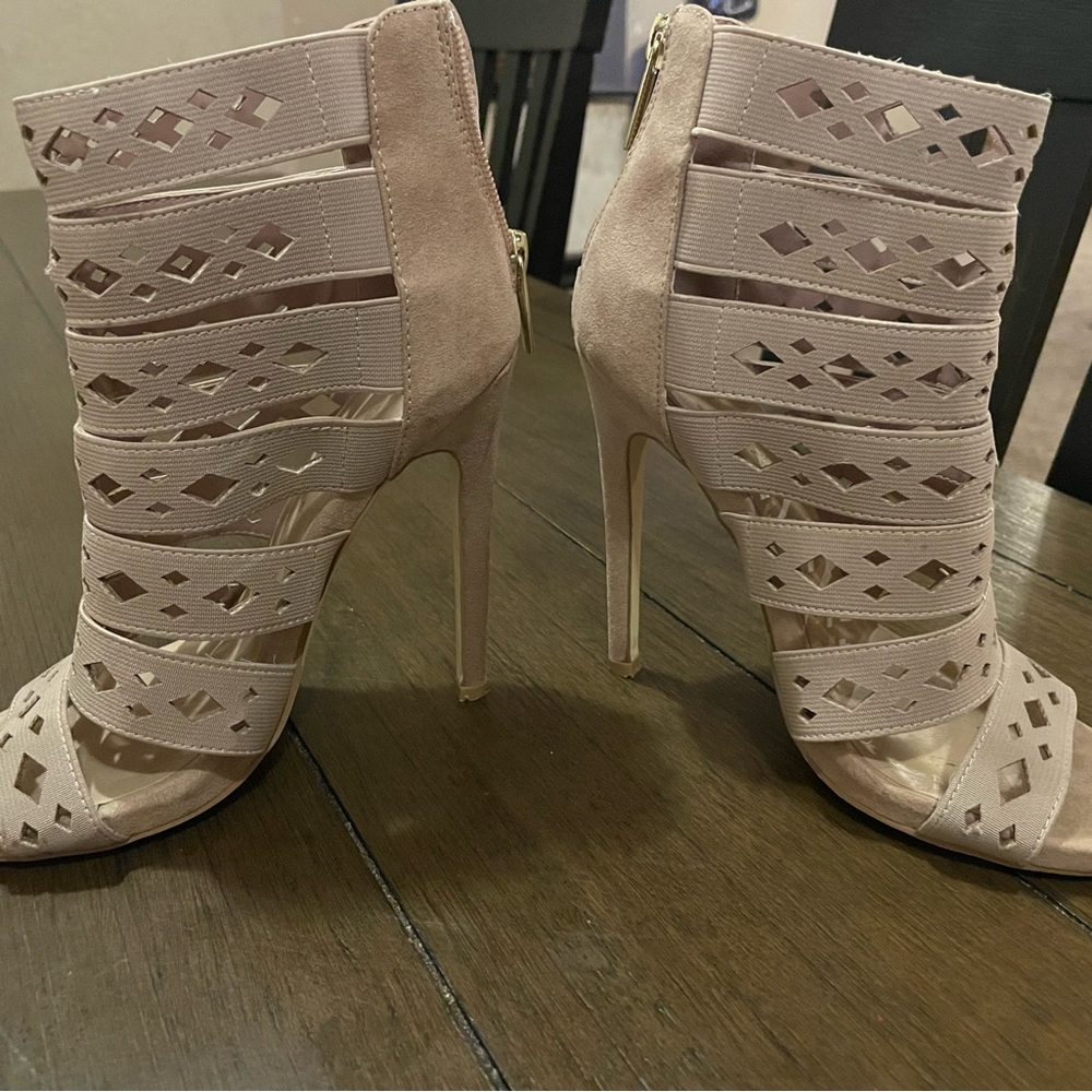 🔴 Shoedazzle Heeled Boots - Picture 6 of 9